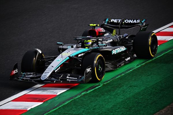 Hamilton, la crisi Mercedes e la Ferrari: "Avete domande migliori?"